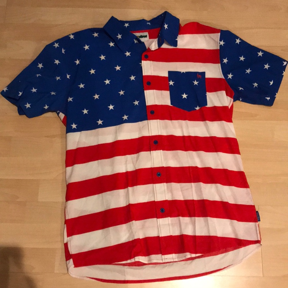 USA print button down